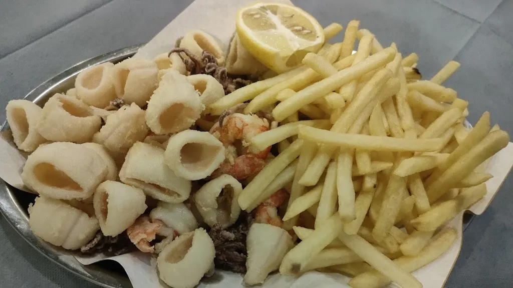 Pescheria Friggitoria Gastronomia Fish & Drinks restaurant in Bovisio-Masciago