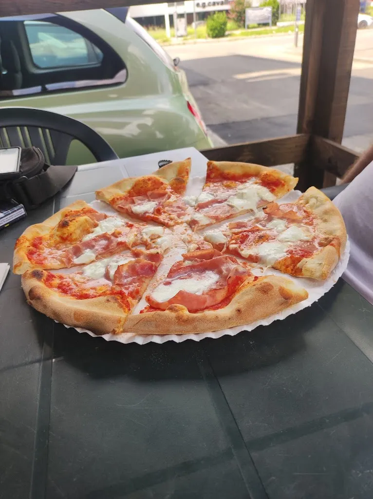 Pizzeria Il Poeta_Bovisio-Masciago_slider_image_3