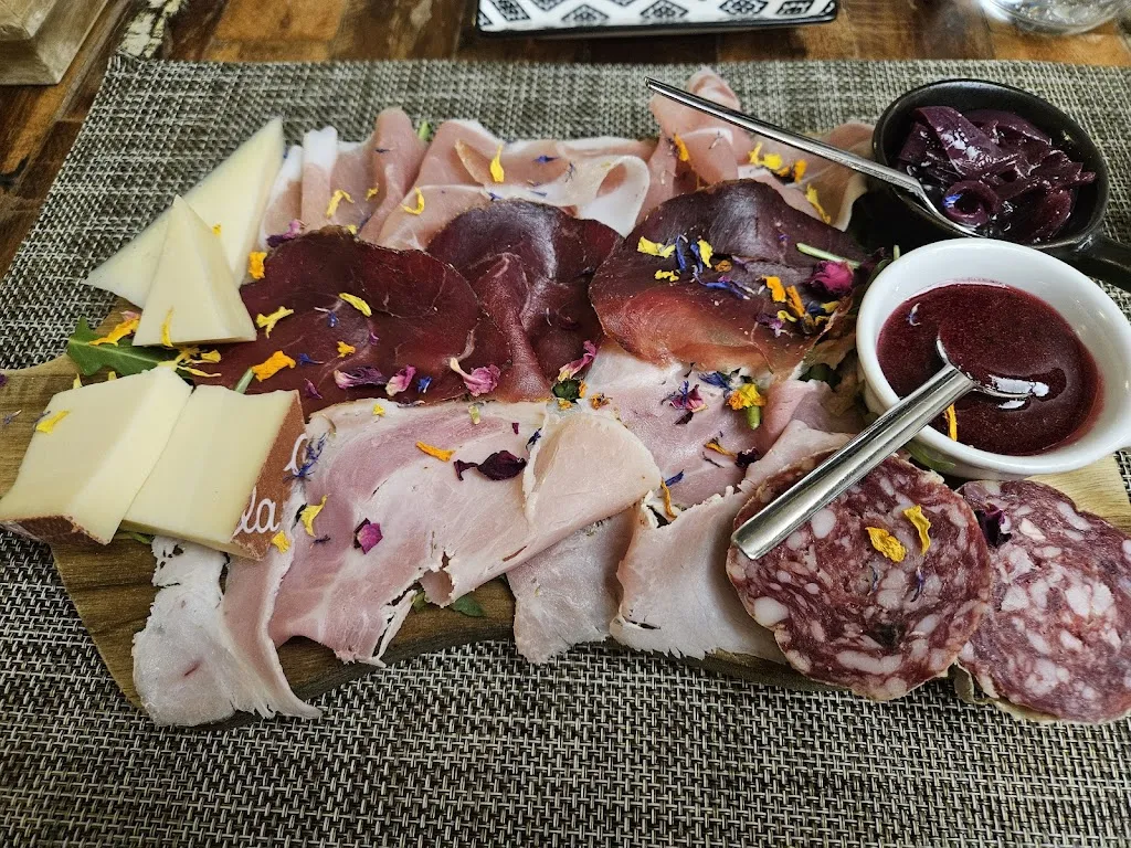 Saintourz_MamaGina Bistrot & Restaurant_Bregnano_review