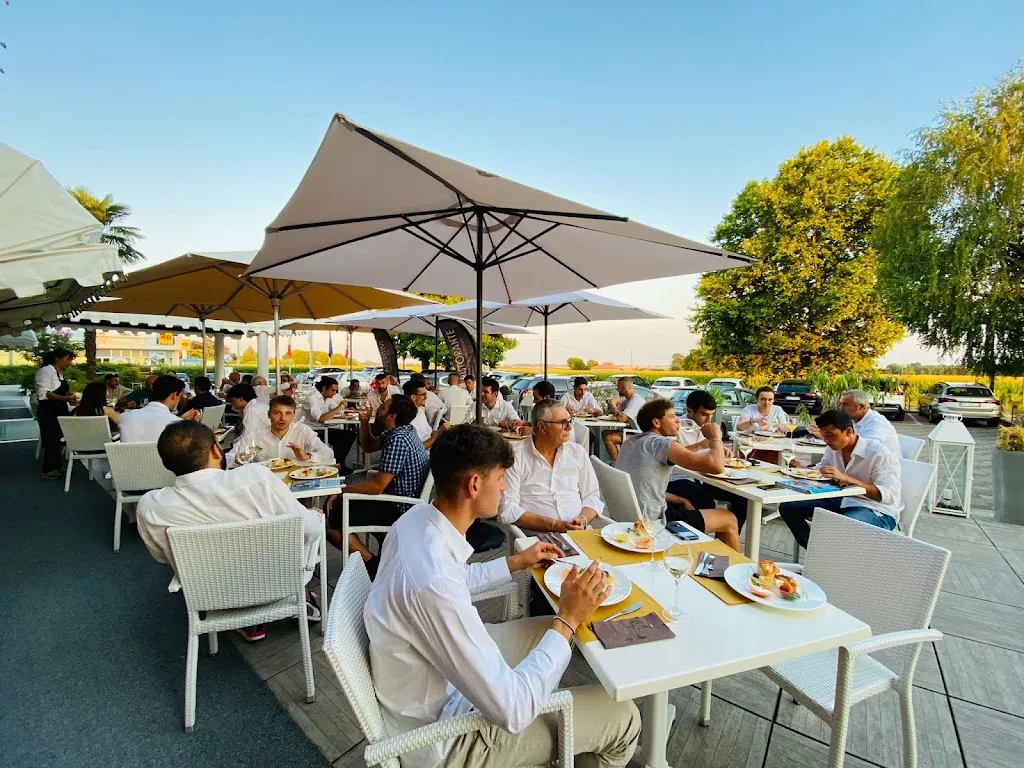 MamaGina Bistrot & Restaurant_Bregnano_slider_image_1