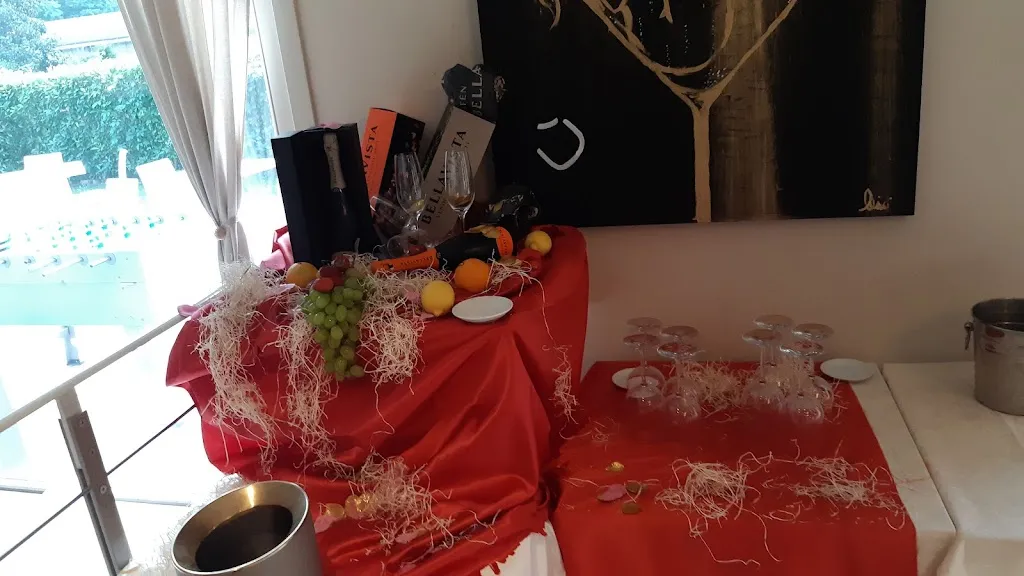 upupa coffee wine restaurant_Breno_slider_image_3