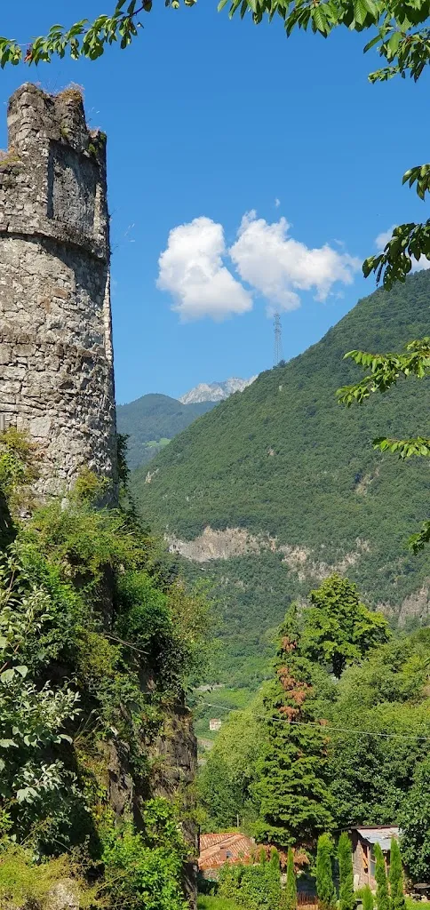 Philip O'Mahony_Castello di Breno_Breno_review