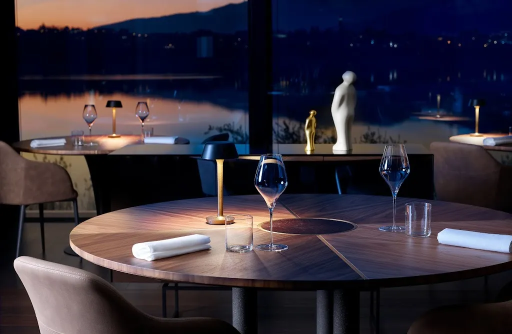 Bianca sul lago_Brongio_slider_image_1