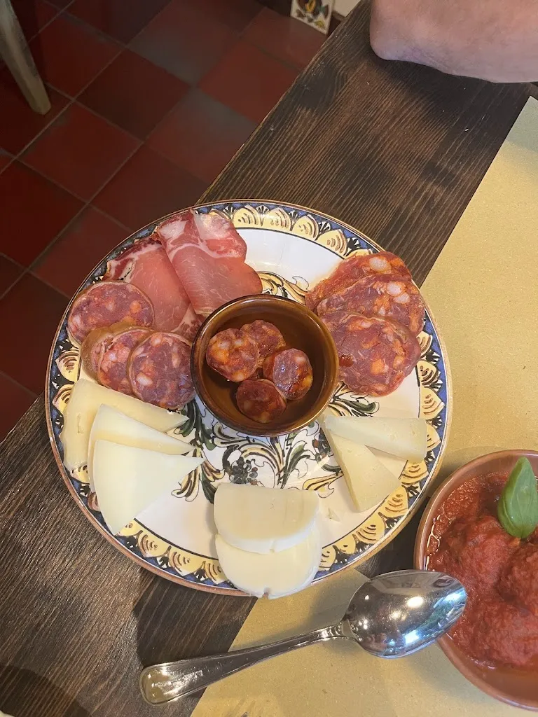 Georgina Scharrer_Alduccio - Taverna Calabra_Brivio_review