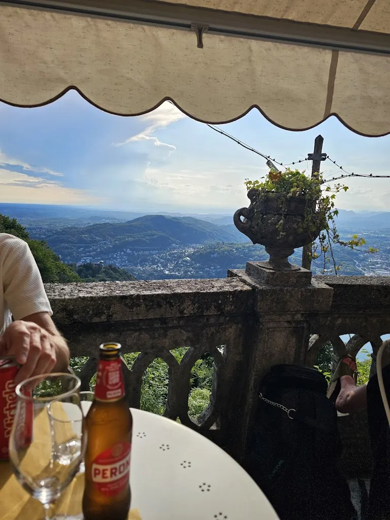 Džiugas Makauskas_Il Balcone sul Lago cafè_Brunate_review