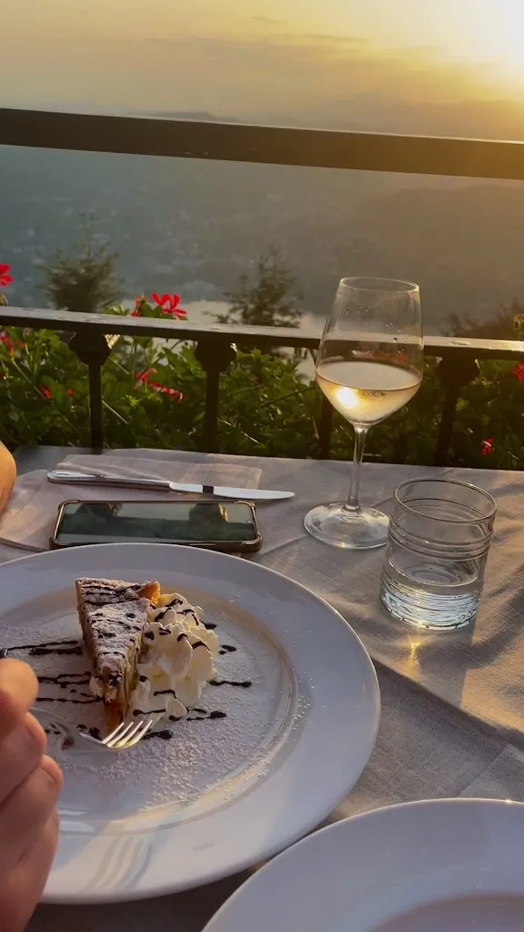 Trattoria dei Bracconieri Brunate_Brunate_slider_image_2