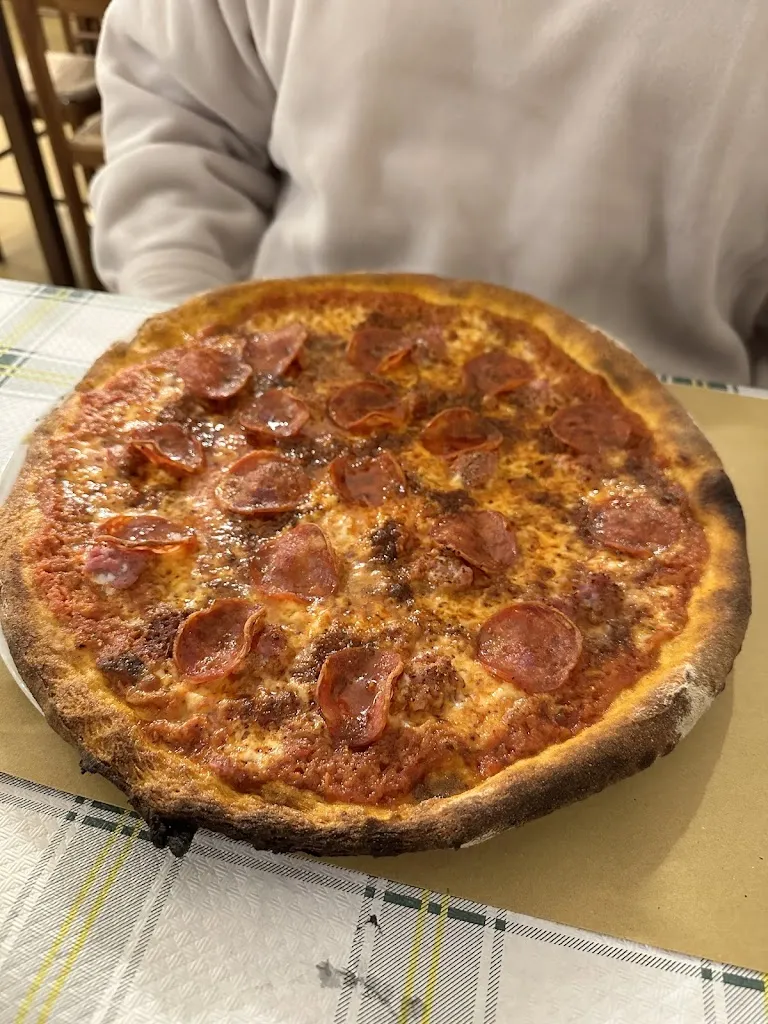 Connor Thomas_Pizzeria Osteria Il Faro_Brunate_review