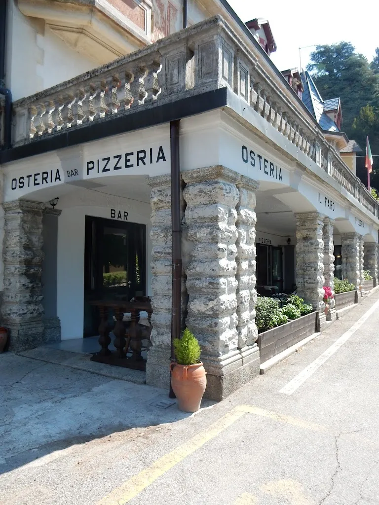 Pizzeria Osteria Il Faro restaurant in Brunate