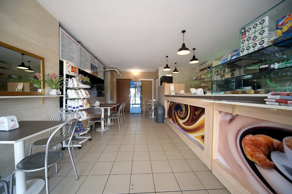 Paperhot Dog Cafè Milano restaurant in Bubbiano