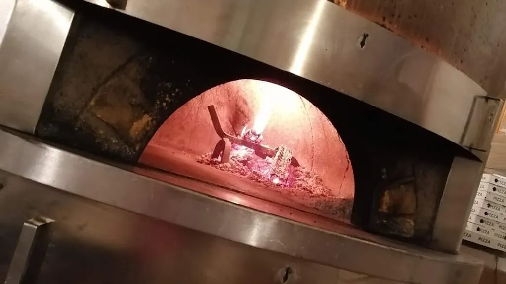 Pizzeria Sant'Ambrogio restaurant in Bubbiano