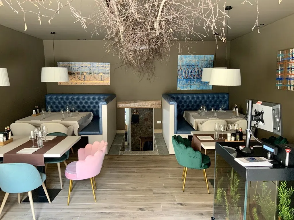 Osteria al Cantonaccio con alloggio restaurant in Brusimpiano