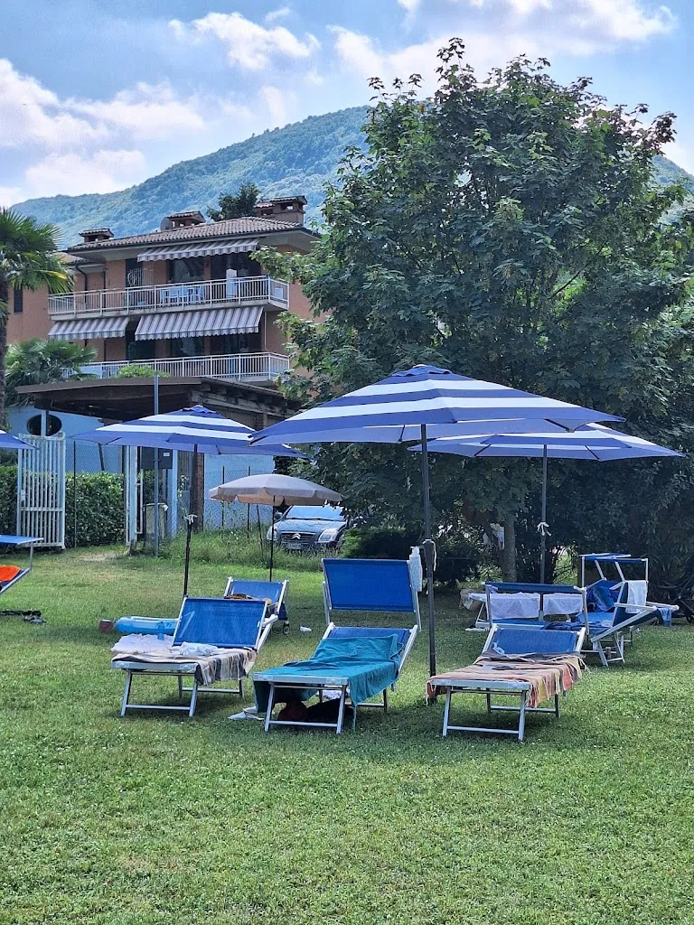 Christine L_campingbar u wasserskischule brusimpiano_Brusimpiano_recensione