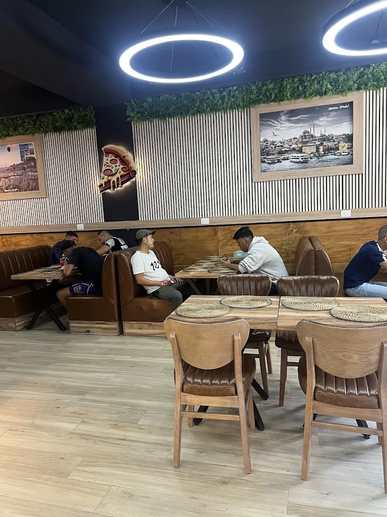 İSTANBUL GRIGLIERIA KEBAP PIZZERIA_Broni_slider_image_2