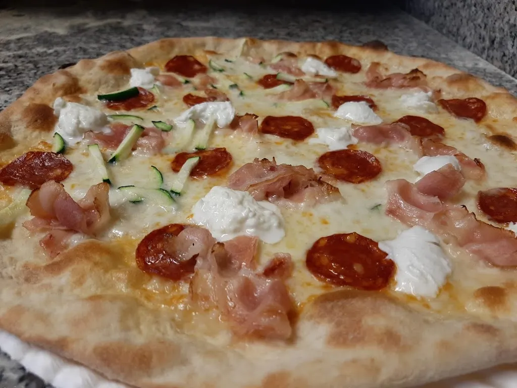 7's Joe Café Bar E Pizzeria restaurant in Buglio in Monte