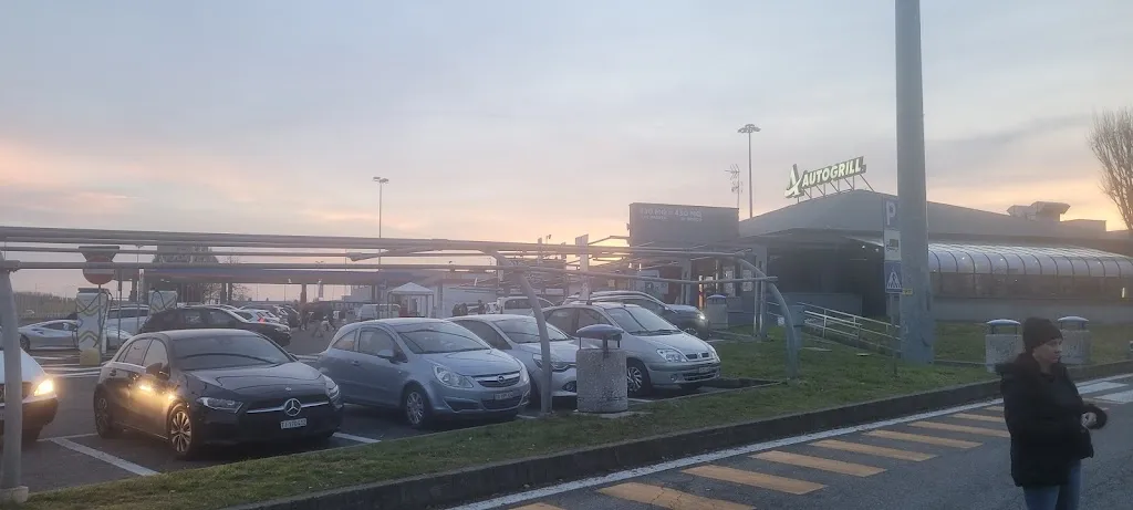 Mark Tuttle_Autogrill Lario Ovest_Bulgorello_review