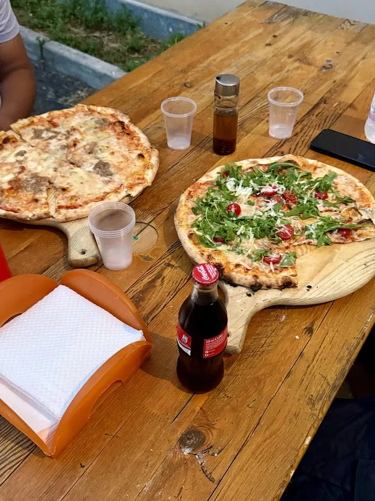 Pizzeria Fratelli restaurant in Burago di Molgora