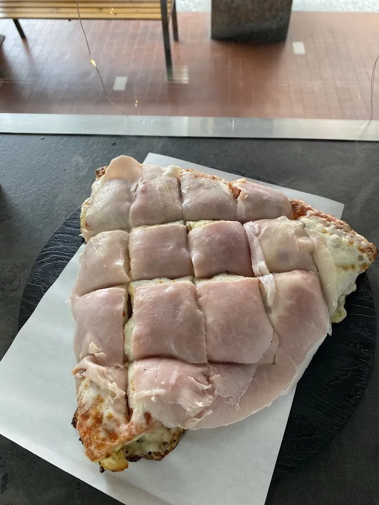 Karolina Davidenko_Pizzeria FUORI DAL COMUNE_Buccinasco_review