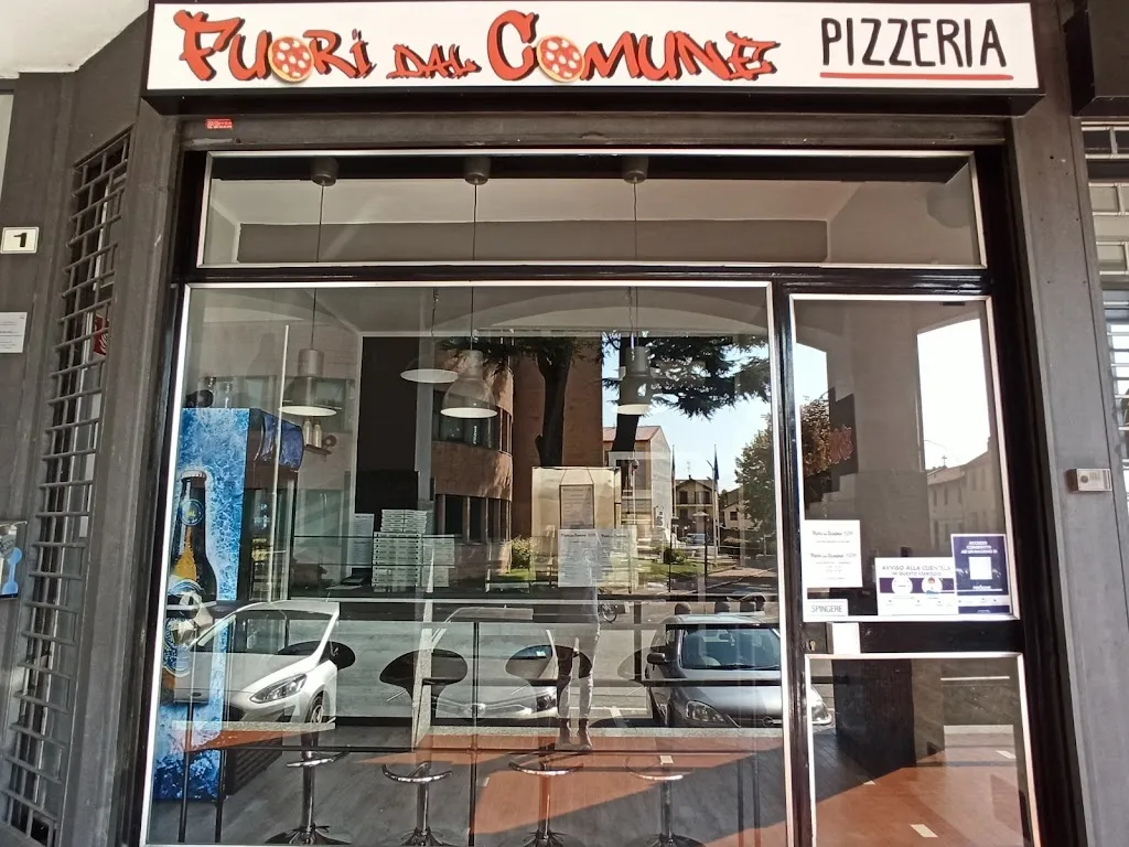 Pizzeria FUORI DAL COMUNE restaurant in Buccinasco