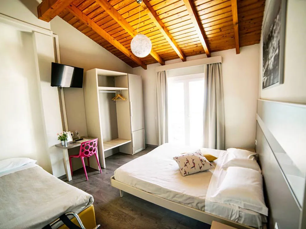 Stampa 1968 Hotel e Ristorante_Cadegliano-Viconago_slider_image_3