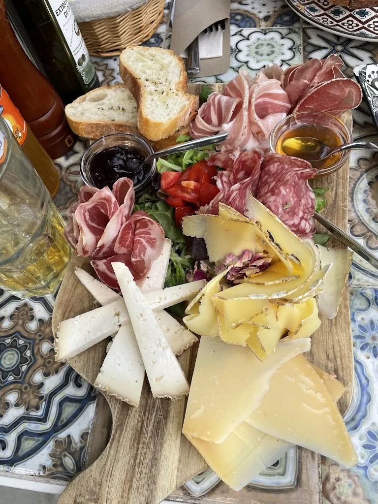 Dennis Barber_Vittoria 1894 - Cocktail Bar & Bistrot_Cadenabbia_review