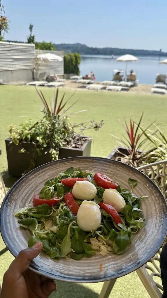 Kass Hunegnaw_La Playa_Cadrezzate_review