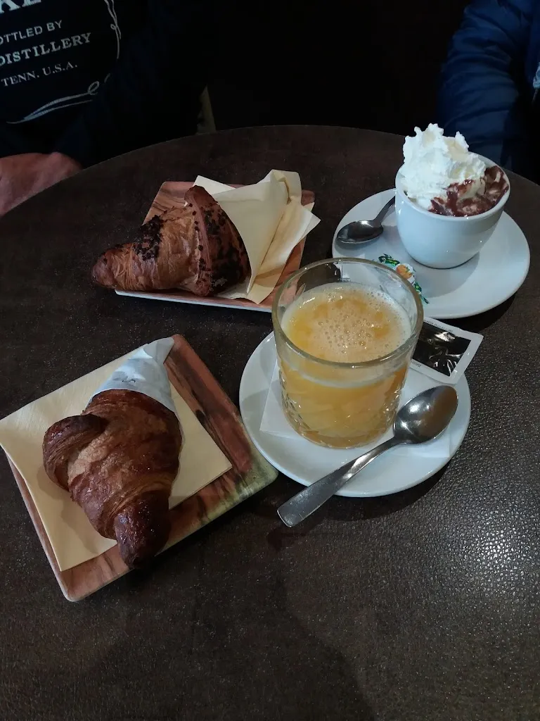 Andrea Negri_Bar Callis_Caiolo_review