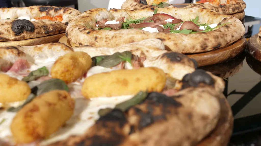 PIZZERIA SANTORO Farina & Pumarùoru_Cabiate_slider_image_3