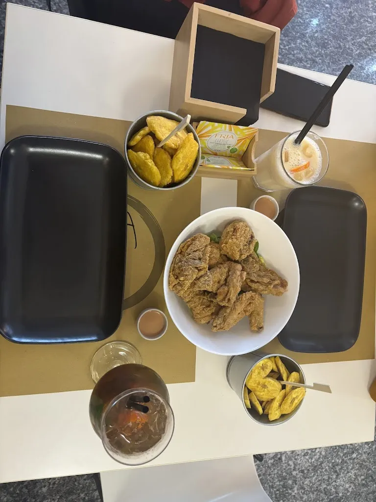 giusy dollface_Feelings - Fried chicken & cocktails_Cabiate_review