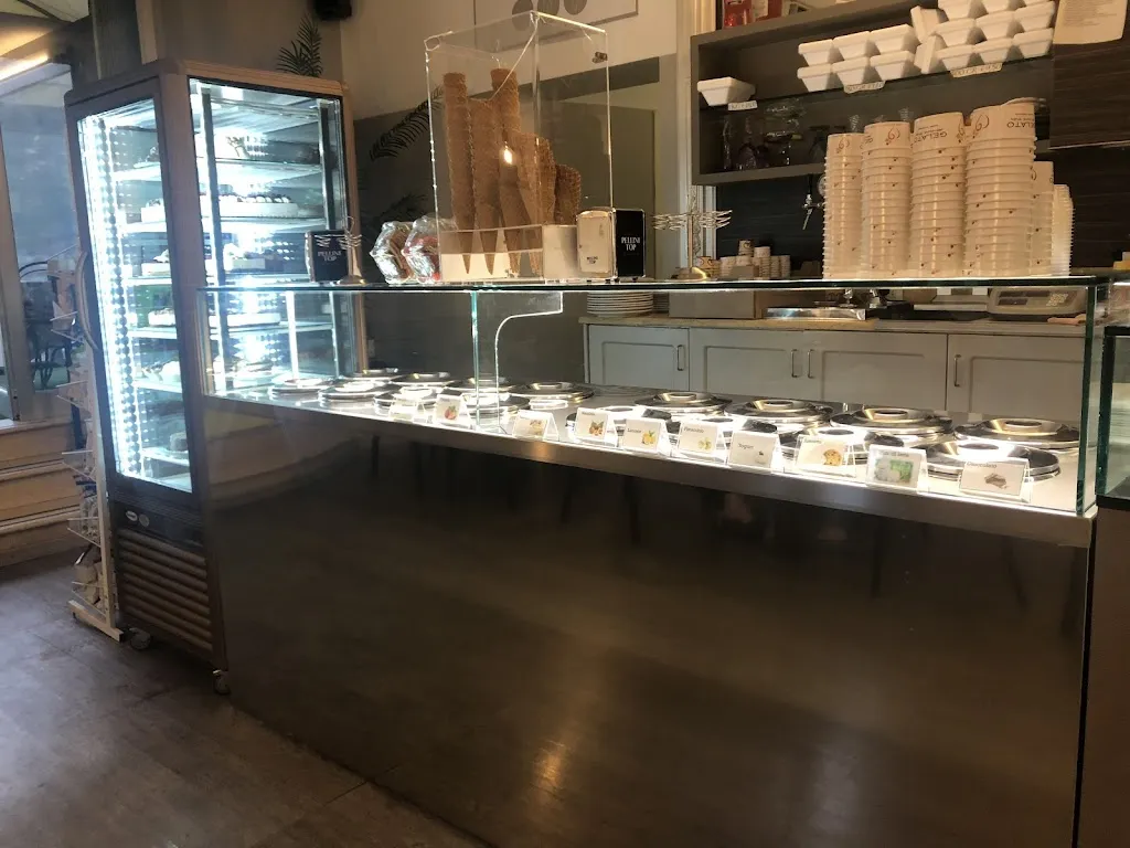 Liki Liki Bar/Gelateria restaurant in Calcinato