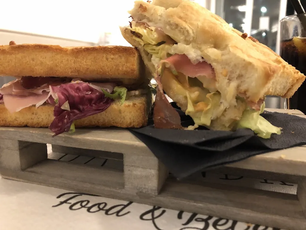 Liki Liki Bar/Gelateria_Calcinato_slider_image_2