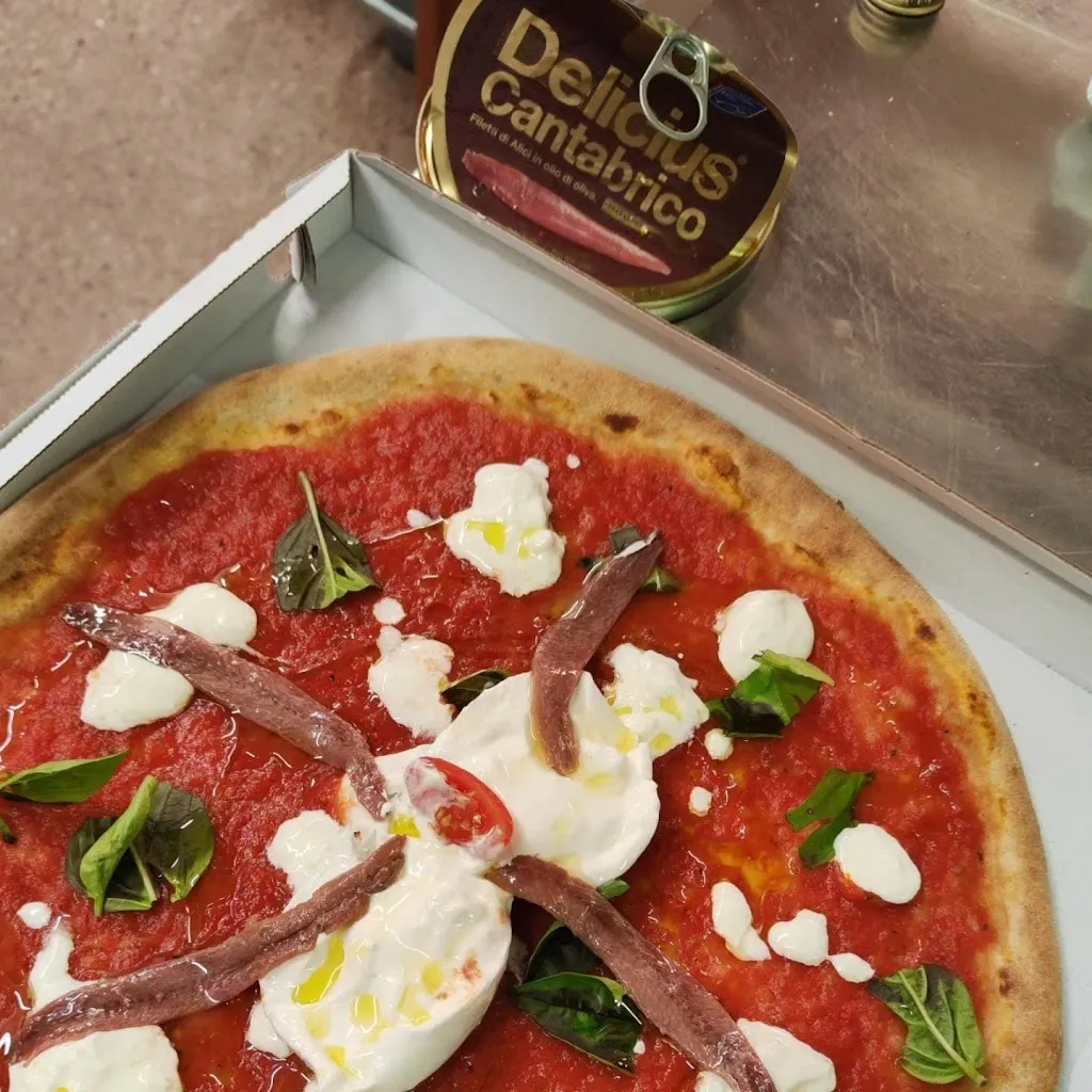 Pizzeria D'asporto La Luna restaurant in Calcinato