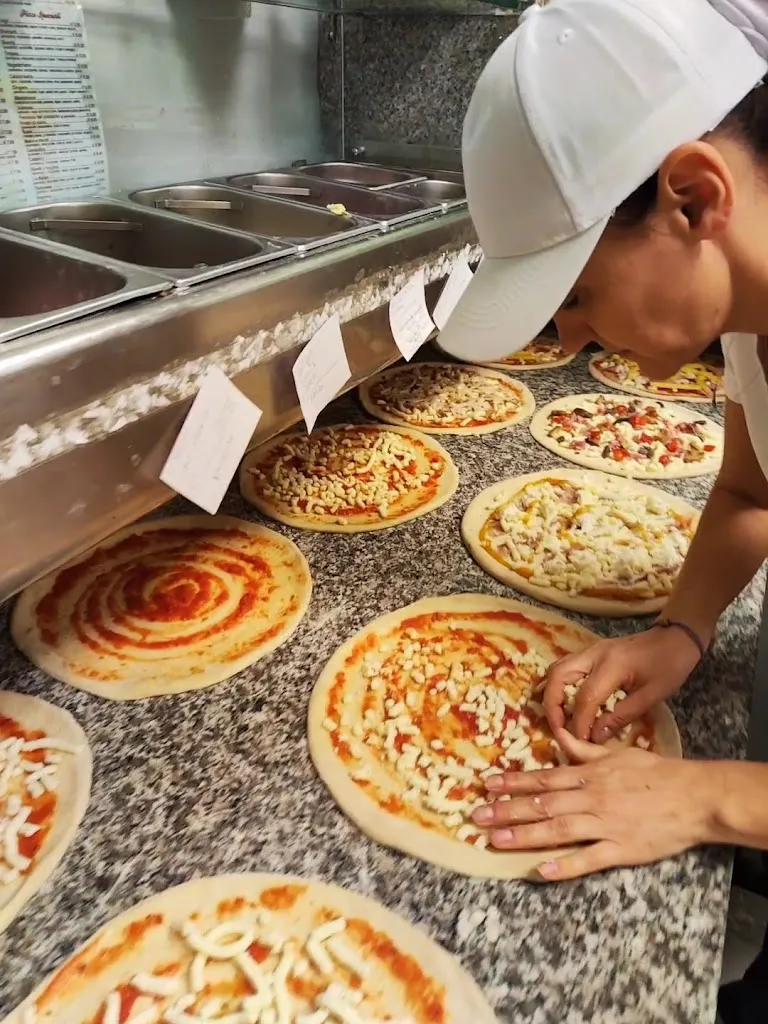 Pizzeria D'asporto La Luna_Calcinato_slider_image_2