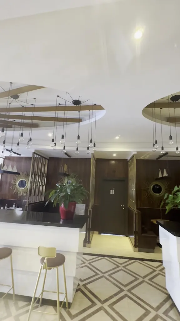 Lauraelena Radulescu_Macao Sushi club_Caleppio_review