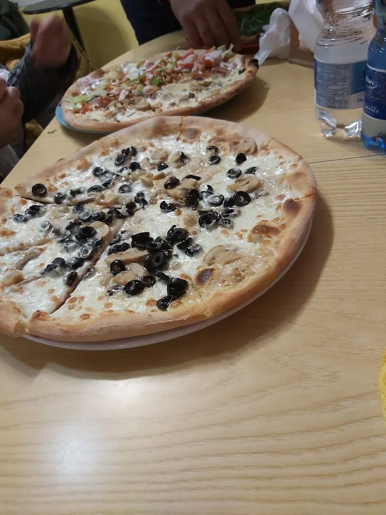 Menu_Pizza Top_Caleppio_image_9