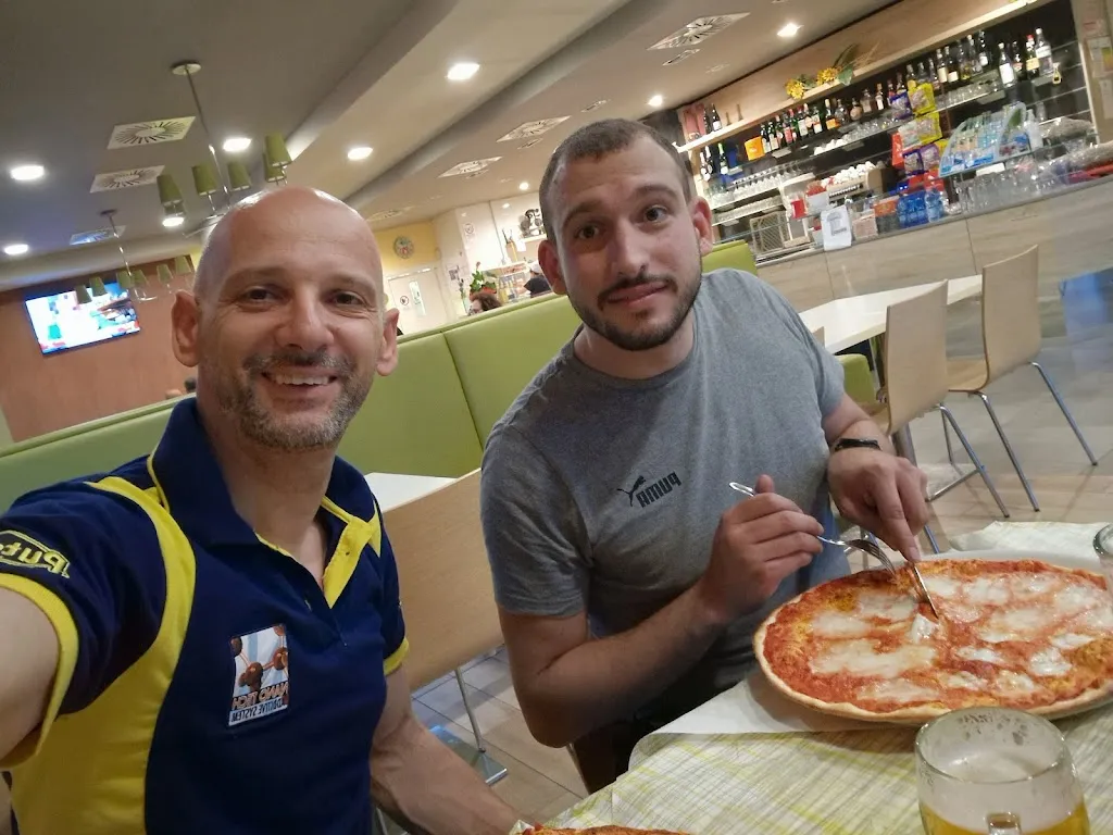 Mr.Colin Spiteri_Pizzeria Bar La Cuccia e Il Nido_Calvatone_review