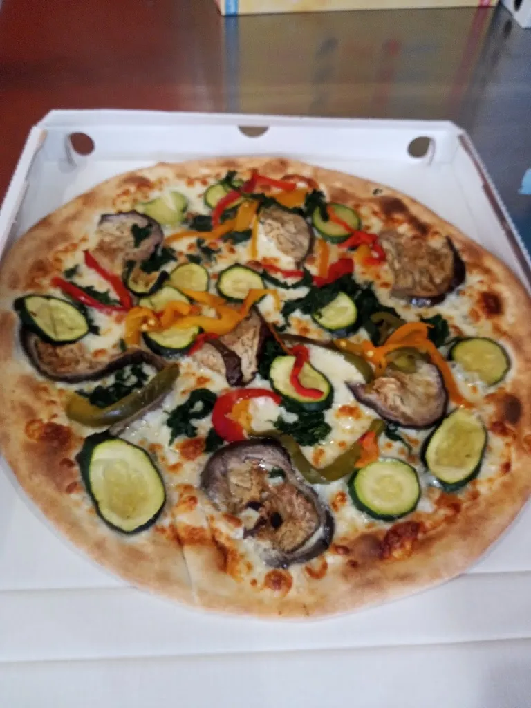 Pizzeria le piramidi restaurant in Calvatone