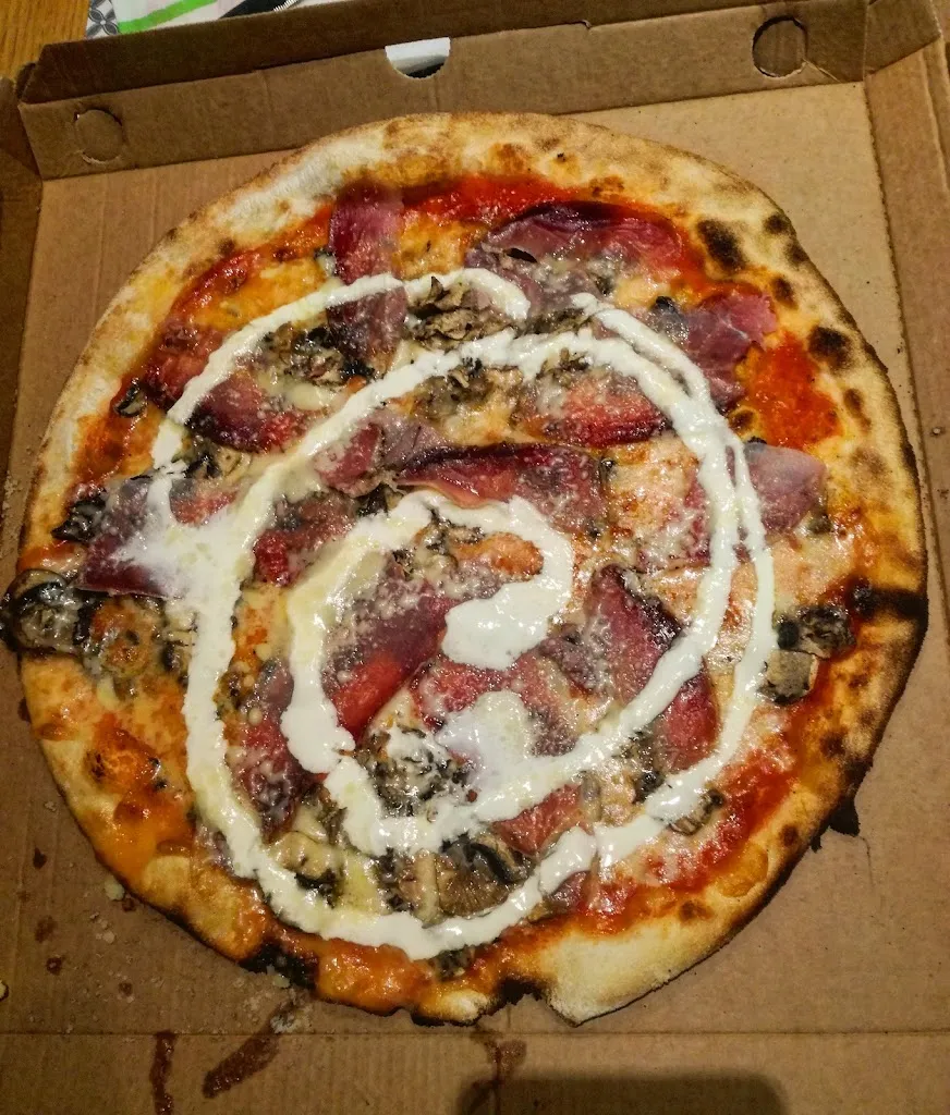 Giulia Fallara_Pizza Max_Calvenzano_review