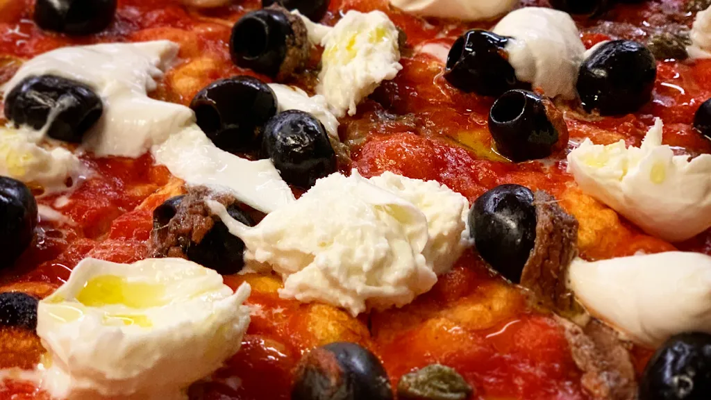 Pizza Max_Calvenzano_slider_image_2