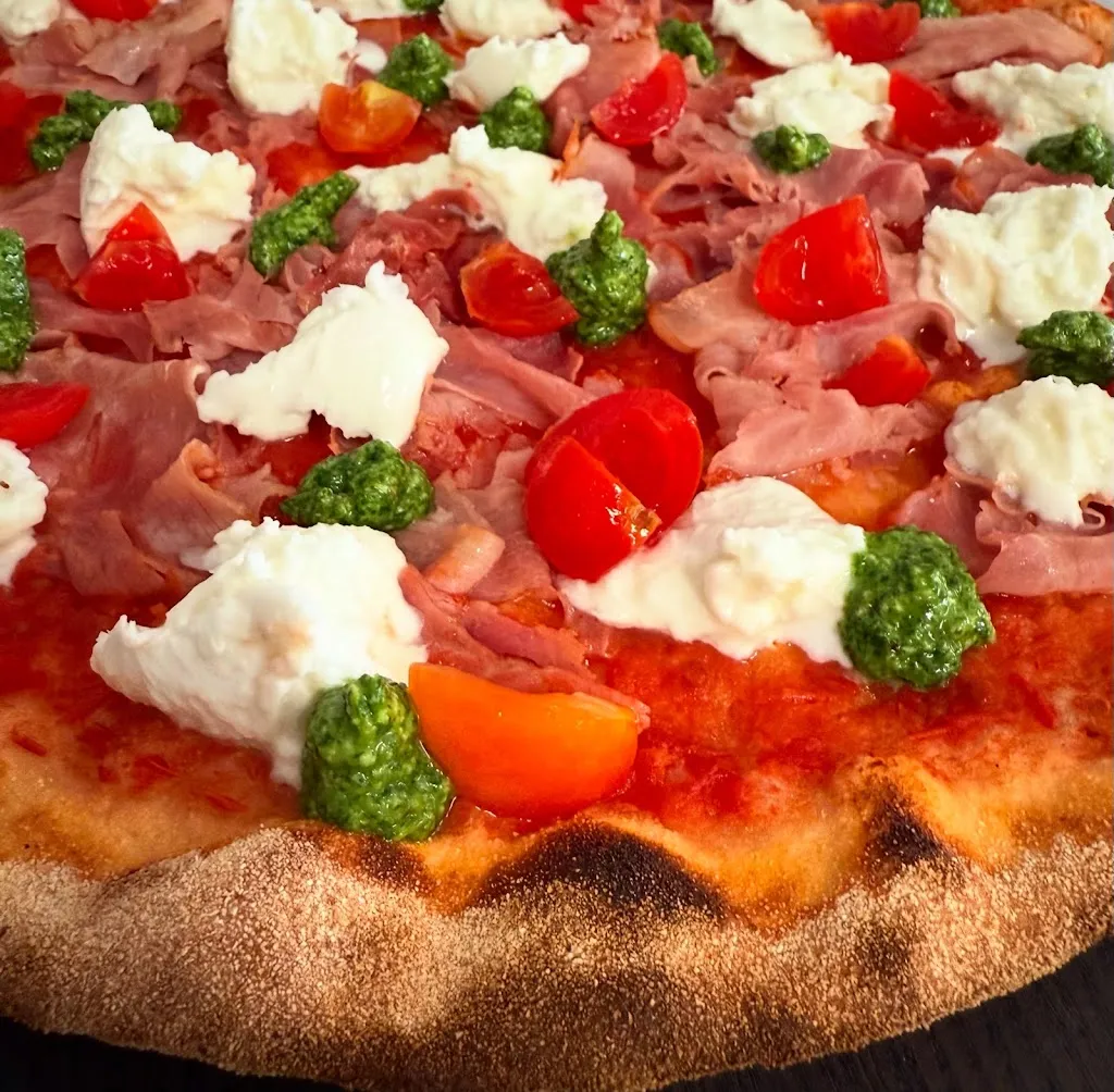 Pizza Max_Calvenzano_slider_image_3