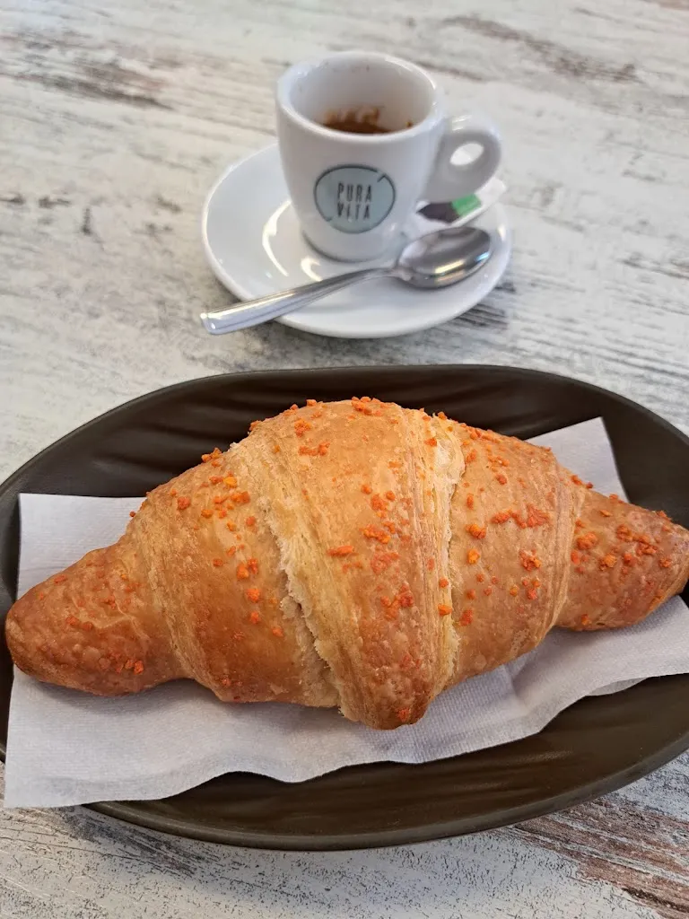 Shiri Shafry_Bar Deja-Vu Coffe e Bed&Breakfast Calvisano_Calvisano_review