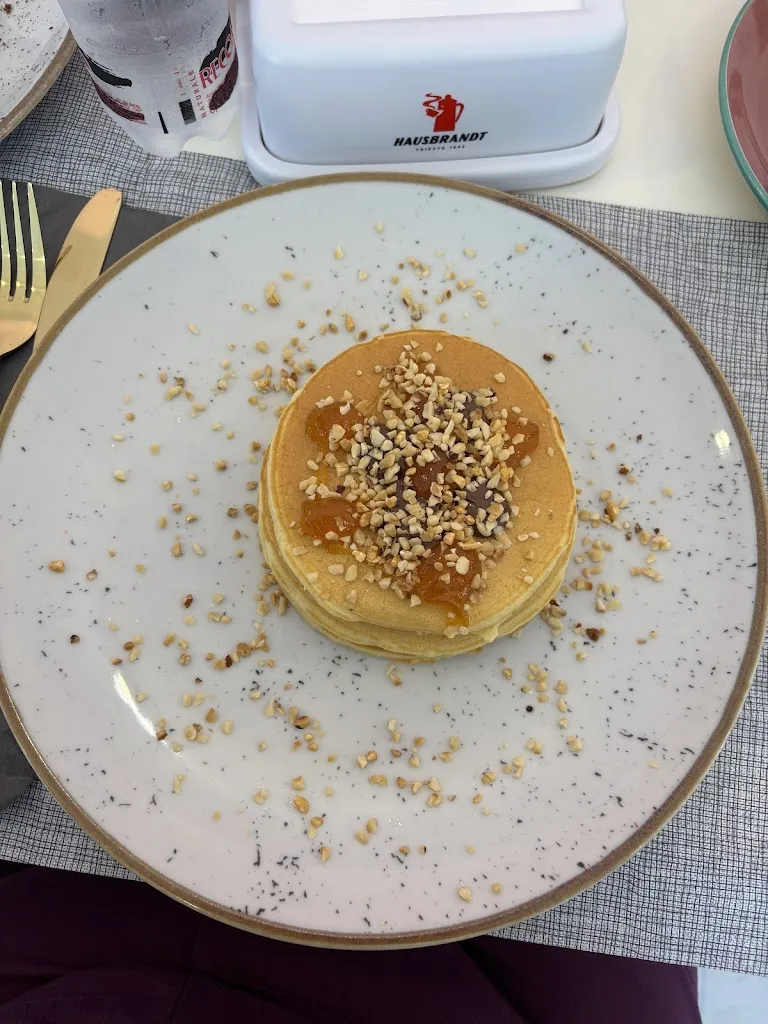 Hannah Seda Vazquez_Crème de la Crème_Camisano_review