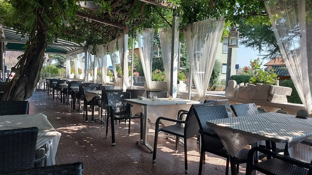 Pizzeria Il Cinghei restaurant in Camparada