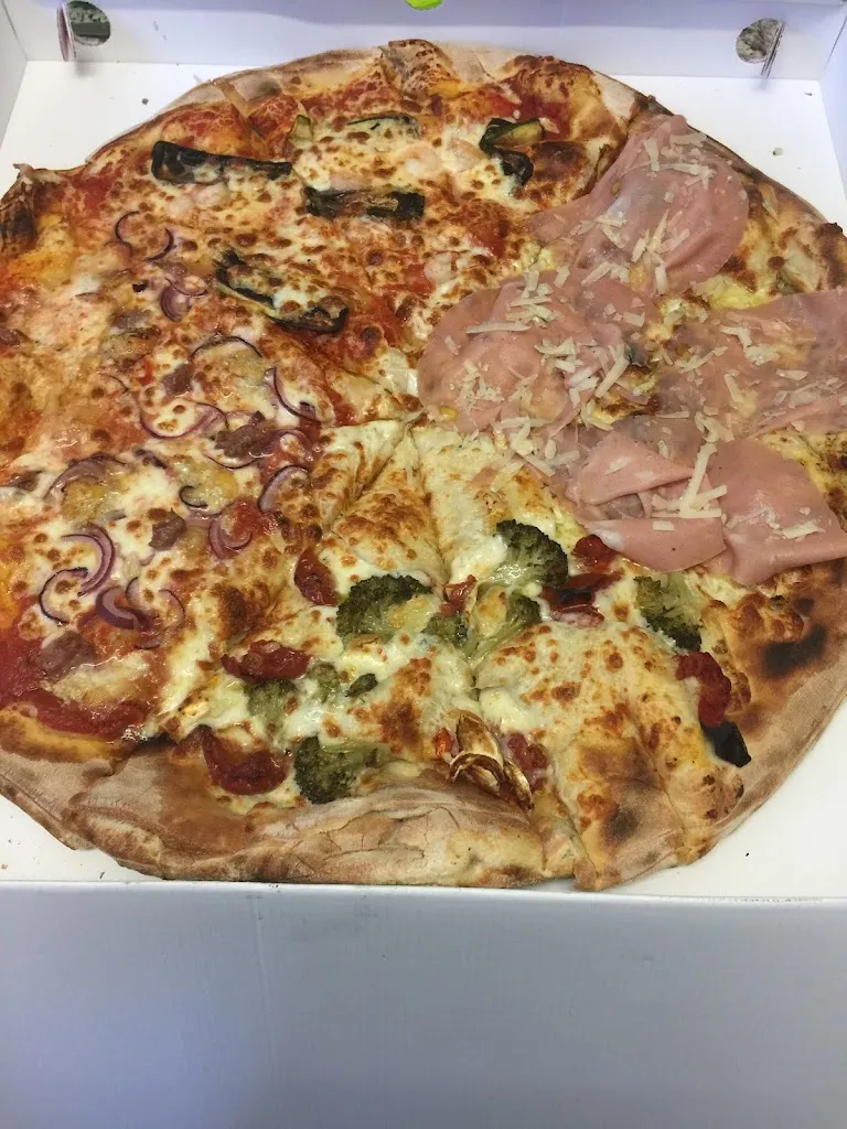 Pizzeria Mon Amour_Campofiorenzo-California_slider_image_3