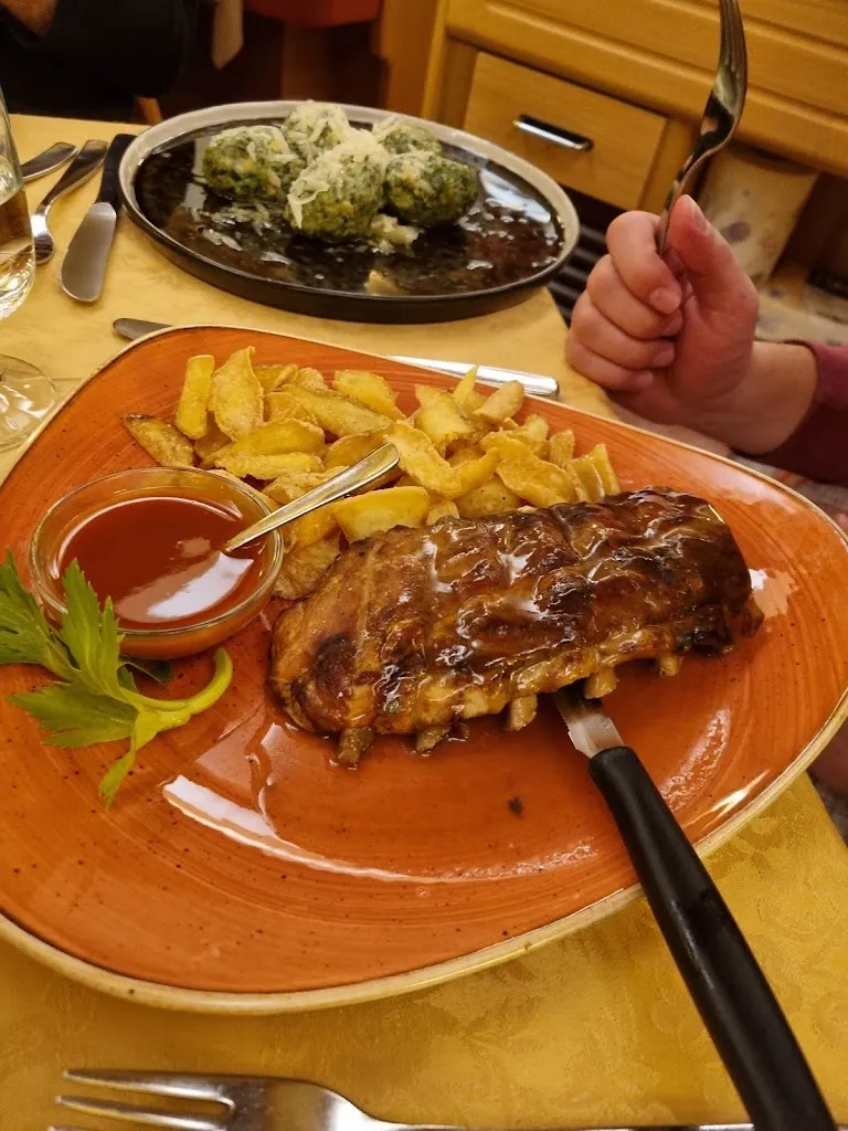 michal elkind_Bar Caffetteria Ladina_Campitello_review