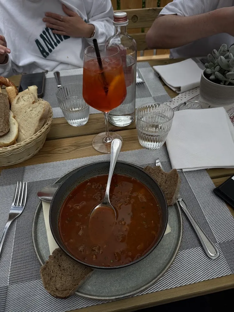 Polina Vasileva_Residence Ristorante Pizzeria Kamerloy_Campitello_Bewertung