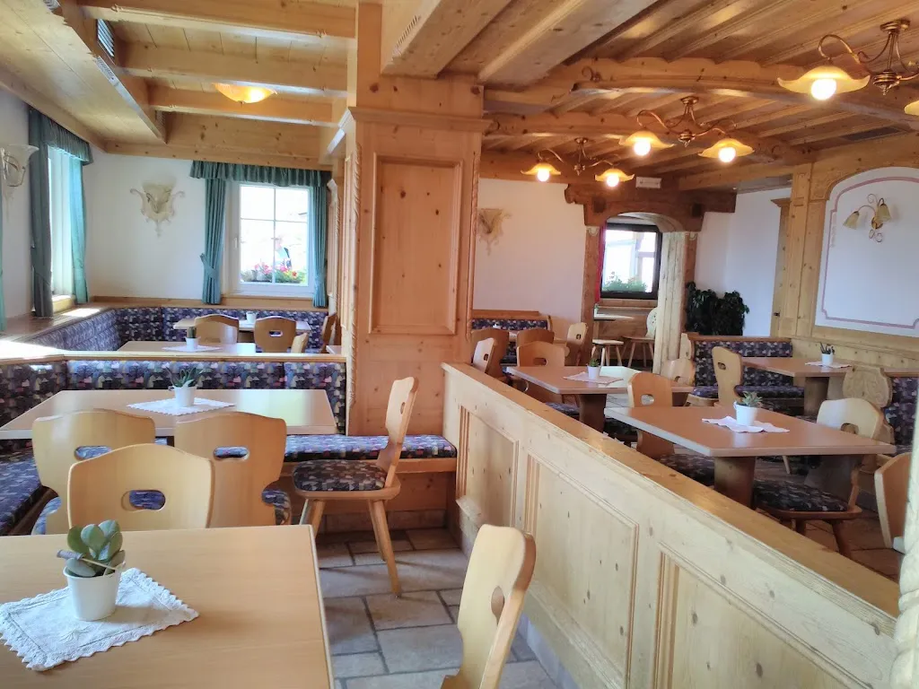 Rifugio Col Rodella restaurant in Campitello