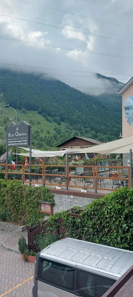 John van der Welle_Ristorante Pizzeria Alps Oriental_Campodolcino_review