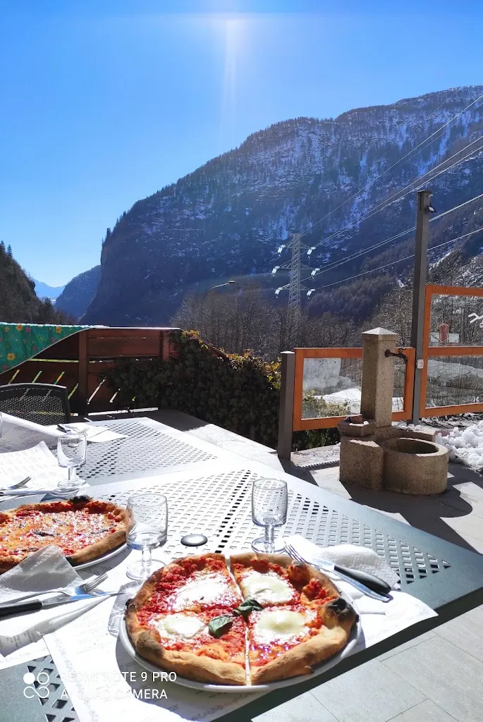 Ristorante Pizzeria Alps Oriental_Campodolcino_slider_image_2