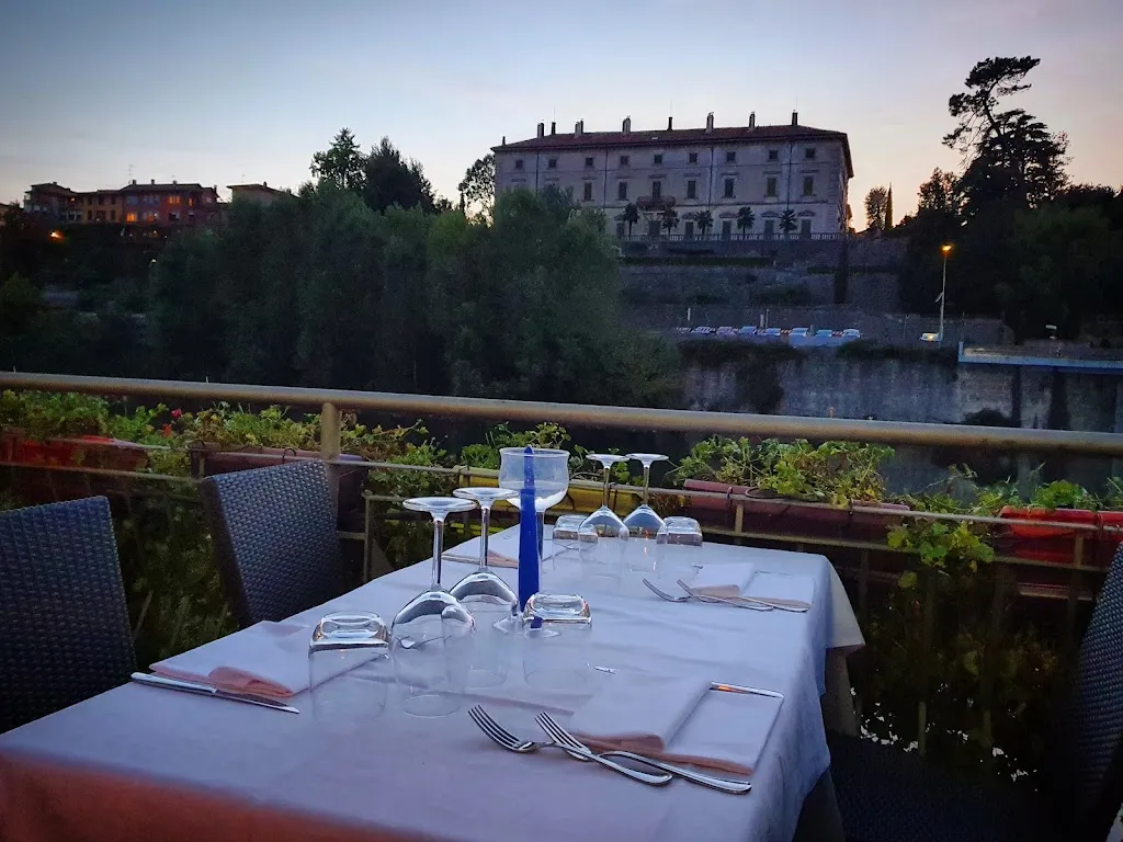 Terrazza Manzotti restaurant in Canonica