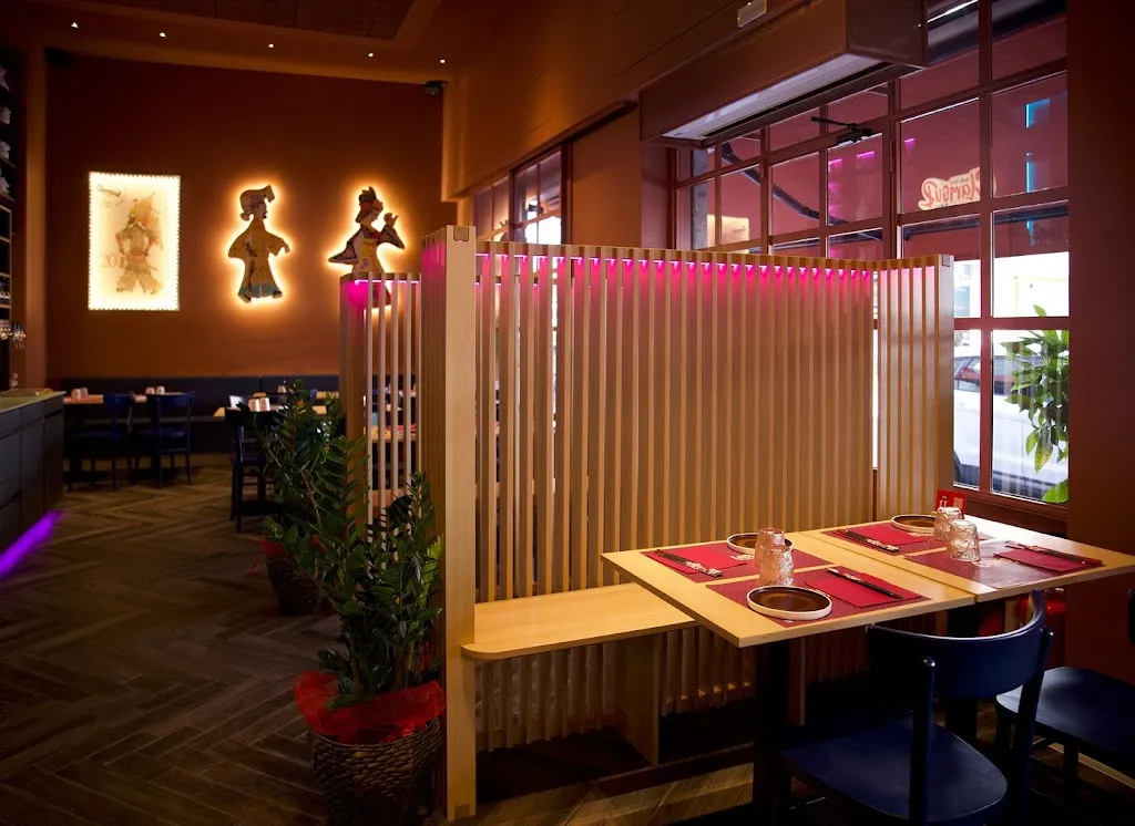 Clamour Noodle house restaurant in Canonica